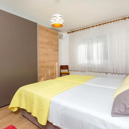 Apartment Vivid