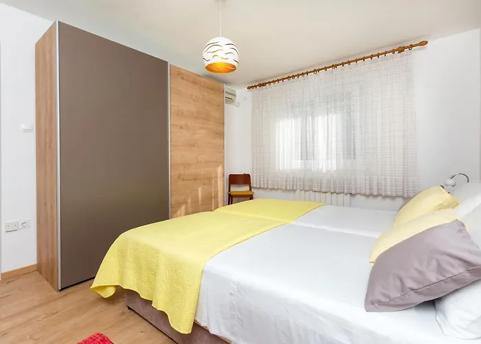 Apartment Vivid